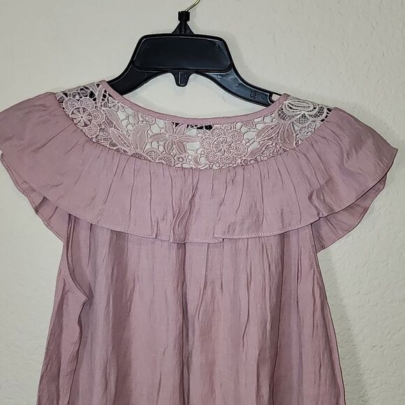 Doe & Rae NWOT, Size Med, Ruffled sleeves, embroidery ambre, dusty pink color. - Picture 3 of 3